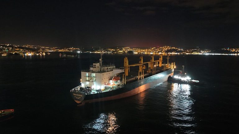 Boğaz’da gemi arızası: Trafik çift yönlü askıya alındı