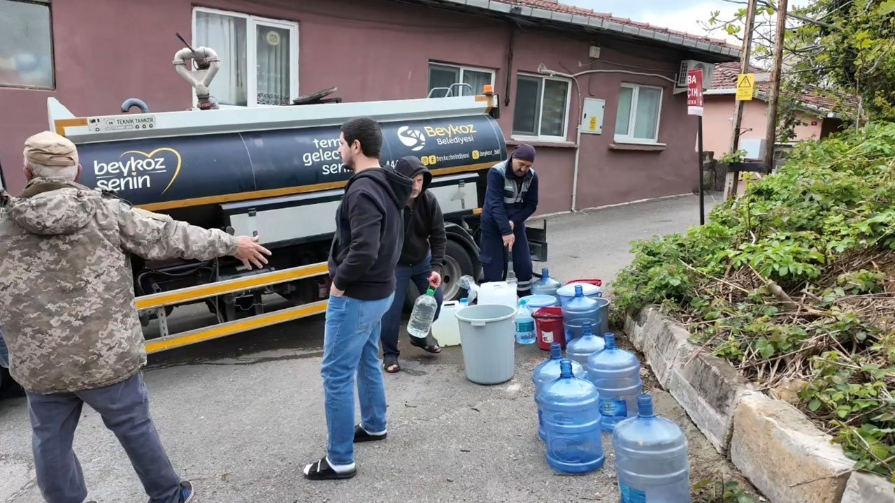 İstanbul’da 4 gündür susuzluk: Mahalleli bidonlarla kuyrukta