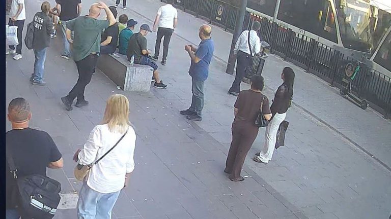 Fatih’te yürek yakan olay: Küçük çocuk tramvayın altında kaldı